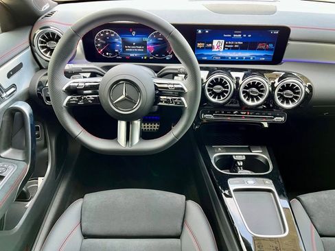 Used 2025 Mercedes-Benz CLA 250 4MATIC image 16