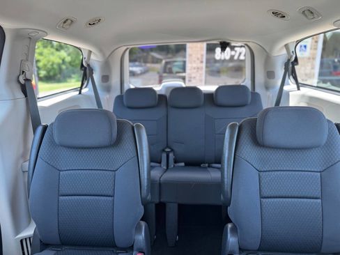 Used 2010 Dodge Grand Caravan SE image 24