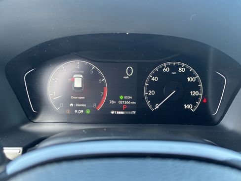 Used 2025 Honda Pilot Sport image 27