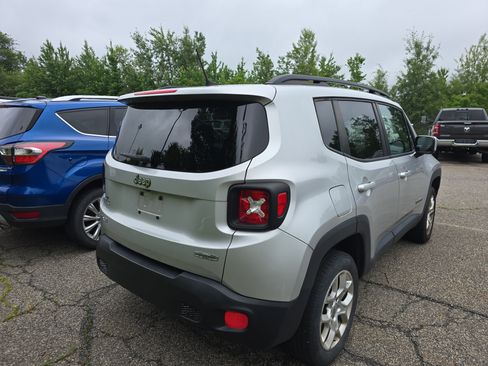 Used 2016 Jeep Renegade Latitude w/ Cold Weather Group AWD/4WD image 3