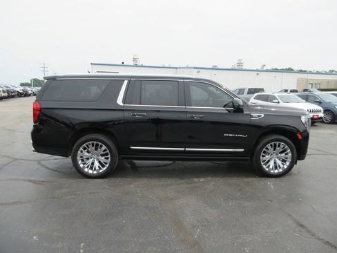 Certified 2021 GMC Yukon XL Denali w/ Denali Premium Package AWD/4WD image 6