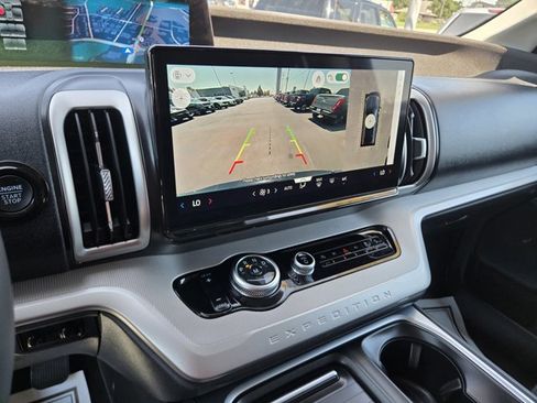 Certified 2025 Ford Expedition Active AWD/4WD image 12