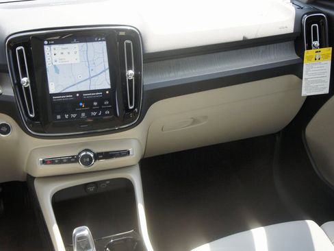 New 2026 Volvo XC40 B5 Ultra w/ Protection Package Premier image 12