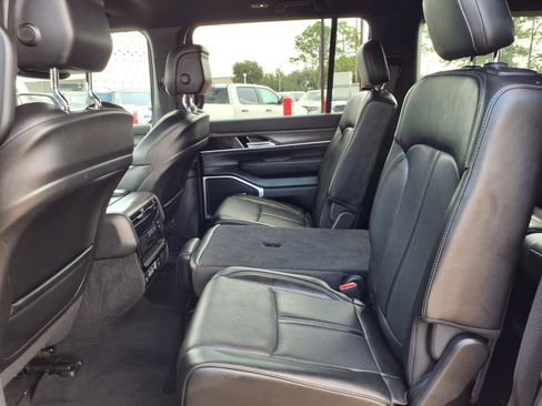 Used 2024 Jeep Wagoneer L Series II RWD image 21