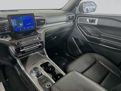 Used 2020 Ford Explorer XLT w/ Equipment Group 202A AWD/4WD image 22
