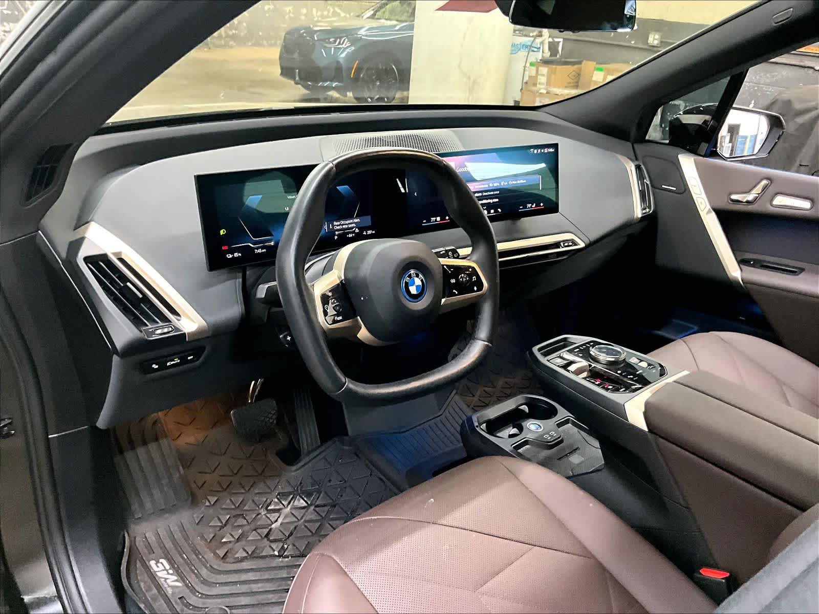 Used 2024 BMW iX xDrive50 w/ Sport Package AWD/4WD image 16