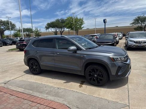 Used 2022 Volkswagen Taos SE AWD/4WD image 9