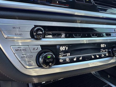 Used 2022 BMW 750i xDrive w/ Executive Package image 34