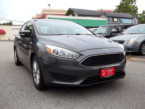 Used 2016 Ford Focus SE w/ SE Cold Weather Package FWD image 5