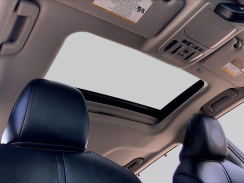 Used 2022 Toyota Highlander XLE AWD/4WD image 14