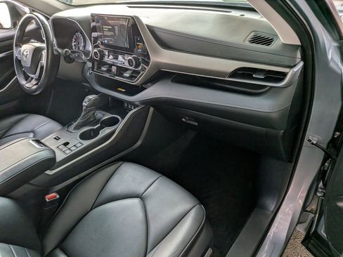 Used 2023 Toyota Highlander XLE image 38