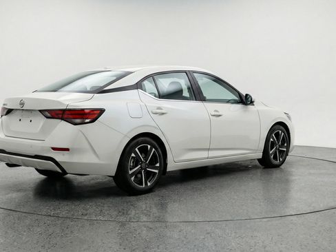 Used 2025 Nissan Sentra SV image 9