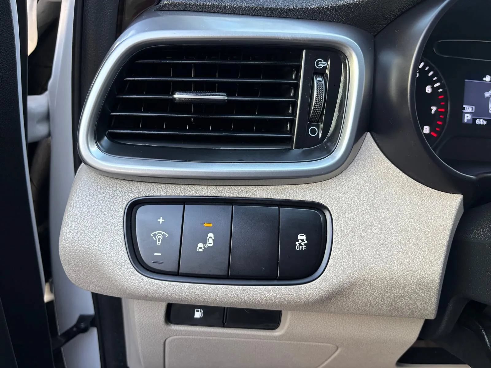 Used 2020 Kia Sorento LX w/ LX I4 Convenience Package FWD image 14