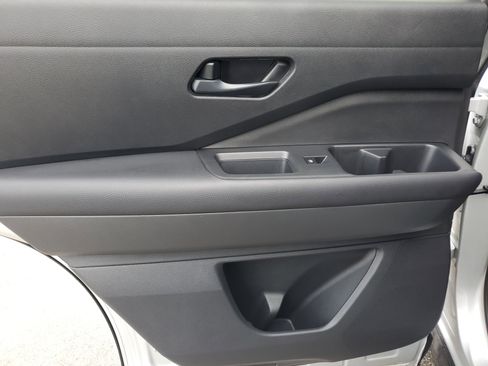 Used 2024 Nissan Pathfinder S image 28