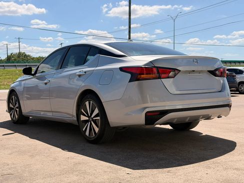 Used 2022 Nissan Altima 2.5 SV FWD image 5