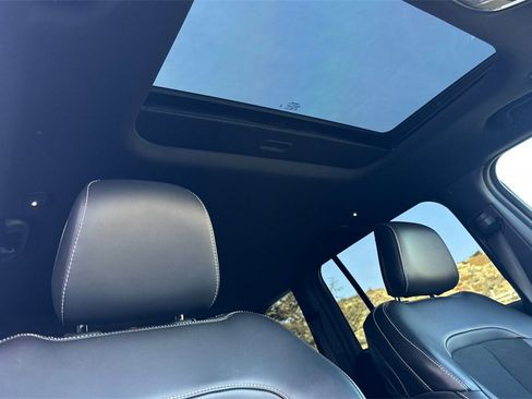 Used 2024 Jeep Grand Cherokee Altitude image 17