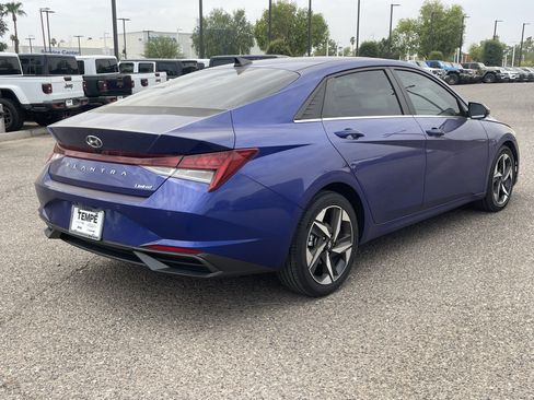 Used 2023 Hyundai Elantra Limited w/ Preferred Accessory Package FWD image 5