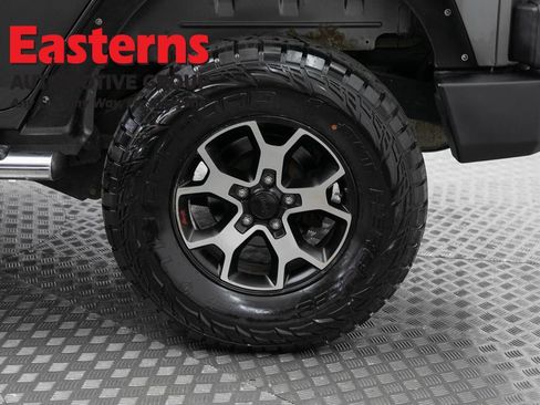 Used 2017 Jeep Wrangler Unlimited Sahara w/ Dual Top Group AWD/4WD image 33