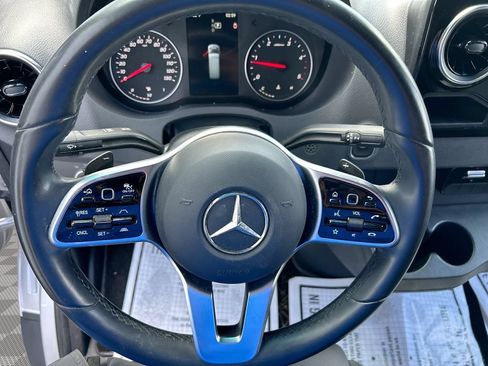 Used 2024 Mercedes-Benz Sprinter 2500 image 29