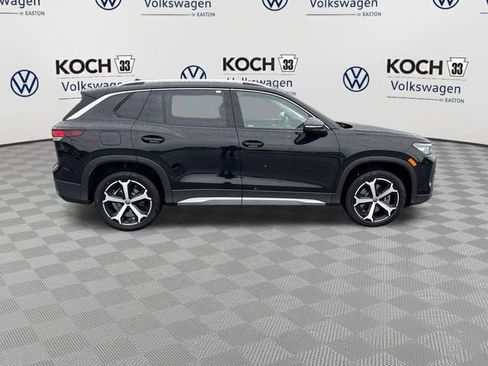 Used 2025 Volkswagen Tiguan SE AWD/4WD image 9