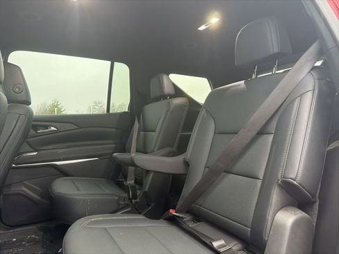 Used 2025 Chevrolet Traverse LT w/ Driver Confidence Package image 15