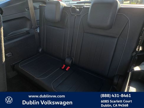 Certified 2022 Volkswagen Tiguan SE R-Line image 11