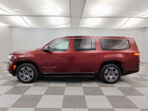 Used 2025 Jeep Wagoneer L Series II AWD/4WD image 8