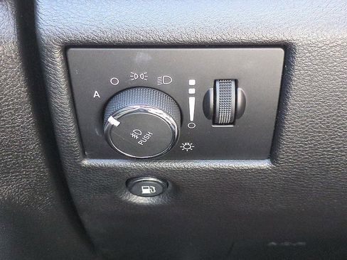 Used 2020 Jeep Grand Cherokee Altitude AWD/4WD image 15