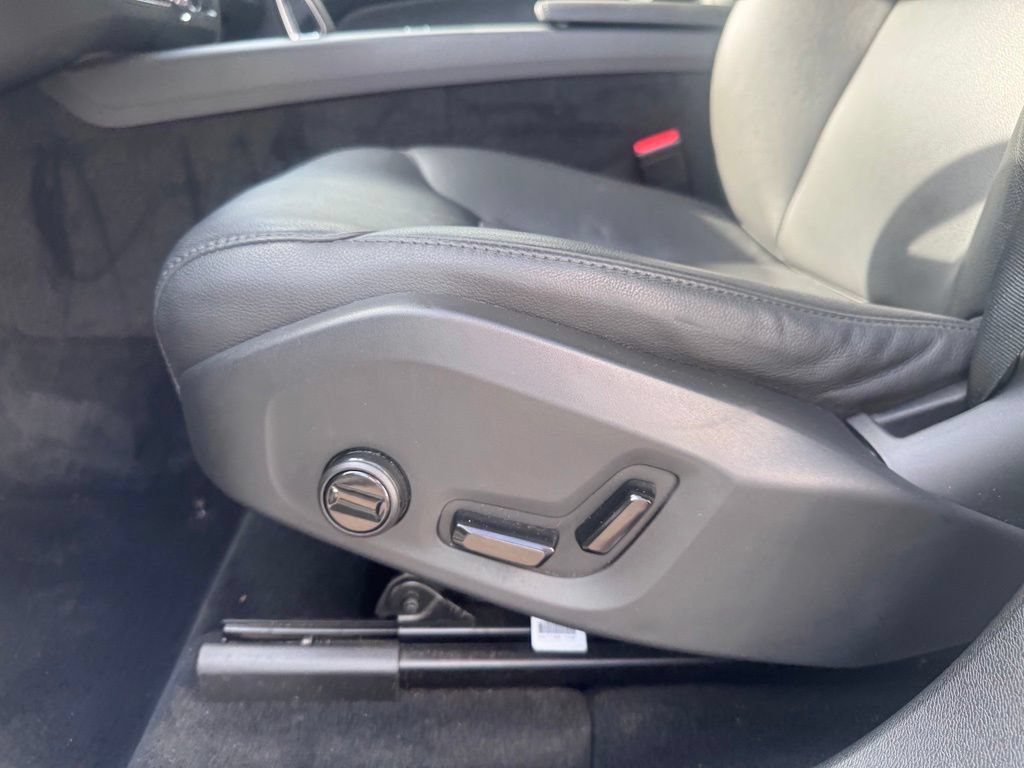 Used 2025 Volvo XC60 B5 Plus AWD/4WD image 14