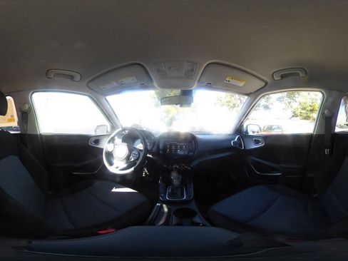 Used 2025 Kia Soul LX w/ LX Technology Package FWD image 39