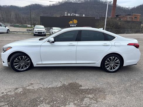 Used 2016 Hyundai Genesis 3.8 image 2