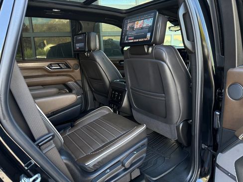 Used 2025 GMC Yukon Denali Ultimate AWD/4WD image 38
