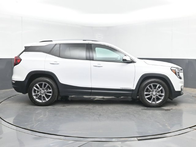 Used 2022 GMC Terrain SLT w/ Infotainment Package II FWD image 11