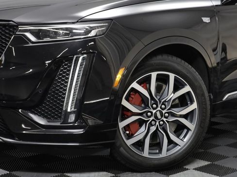 Used 2023 Cadillac XT6 Sport w/ Technology Package AWD/4WD image 3