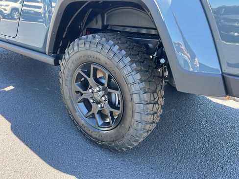 New 2025 Jeep Gladiator Sport image 7