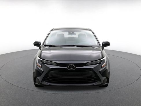 Used 2025 Toyota Corolla LE FWD image 2