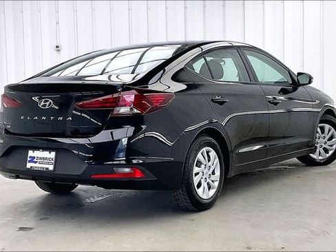 Used 2019 Hyundai Elantra SE w/ Cargo Package FWD image 12