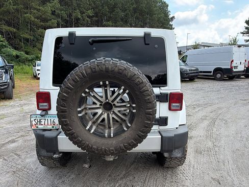 Used 2011 Jeep Wrangler Unlimited Sahara AWD/4WD image 9