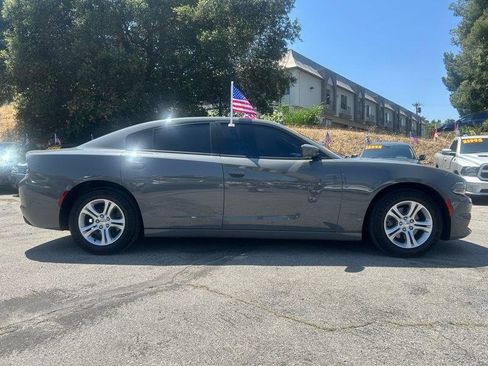 Used 2019 Dodge Charger SXT RWD image 3