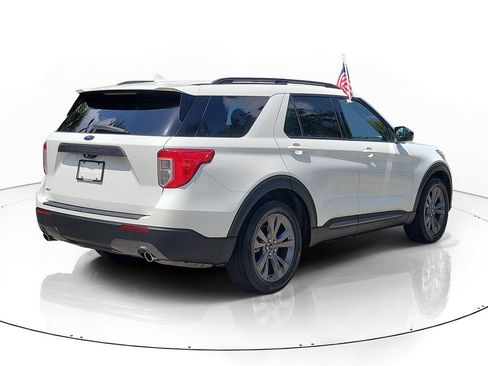 Used 2022 Ford Explorer XLT w/ Equipment Group 202A RWD image 3