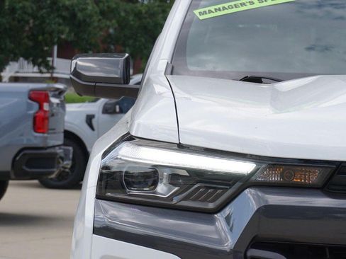 Used 2024 Chevrolet Colorado LT w/ LT Convenience Package III AWD/4WD image 9