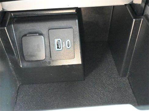 Used 2021 Ford Explorer Limited w/ Equipment Group 301A image 3