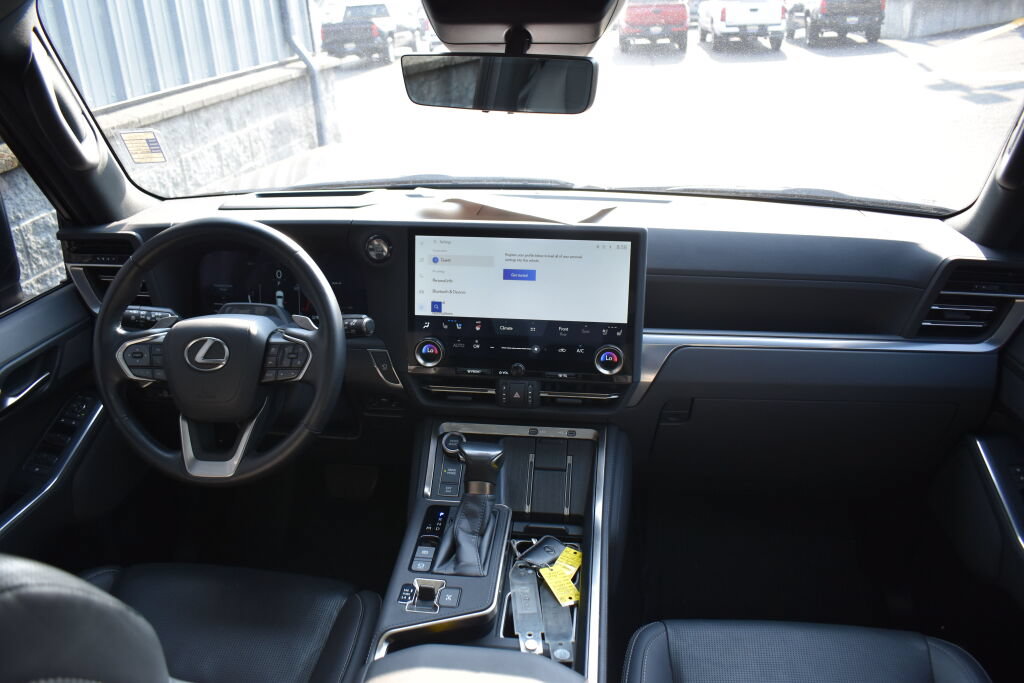 Used 2024 Lexus GX 550 w/ Cold Area Package AWD/4WD image 26