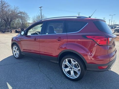 Used 2019 Ford Escape Titanium image 4