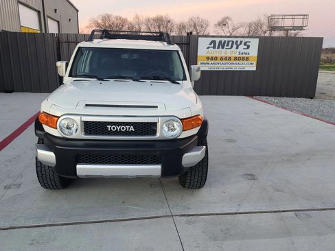 Used 2013 Toyota FJ Cruiser 4WD image 2
