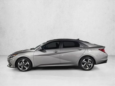 Used 2022 Hyundai Elantra Limited image 9