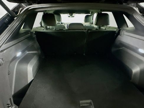 Used 2024 Volkswagen Atlas Cross Sport SE image 27