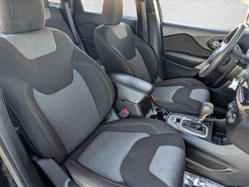 Used 2018 Jeep Cherokee Latitude image 20