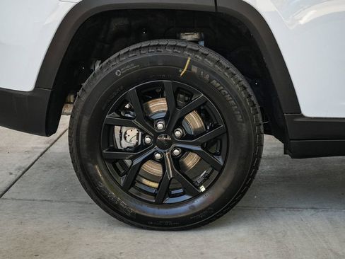 New 2026 Jeep Grand Cherokee Altitude image 12