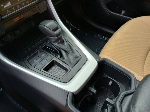 Used 2022 Toyota RAV4 LE image 31